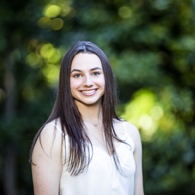 Madeline Poch’s headshot.