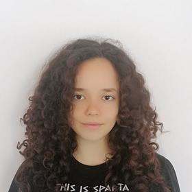 Diana Popescu’s headshot.