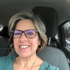 Kinda Blomberg’s headshot.