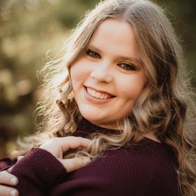 MacKenzie Riegling’s headshot.