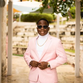 D'ron Strapp’s headshot.