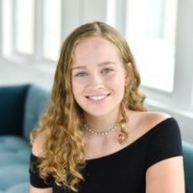 Emma Snyder’s headshot.