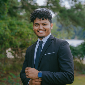 Asmat Ullah’s headshot.