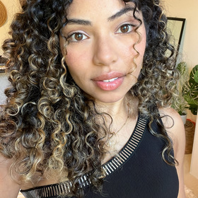 Denise Santos da Silva’s headshot.