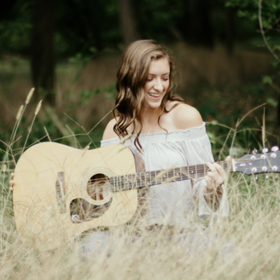 Sara Hunt’s headshot.