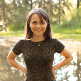 Erin Mitchell’s headshot.