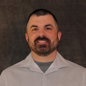 Lester Favreau’s headshot.