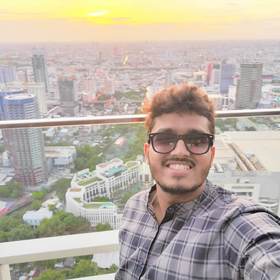 Vinay Mundada’s headshot.