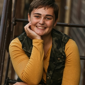 Kristen Davis’ headshot.