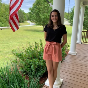 Anna Carnes’ headshot.