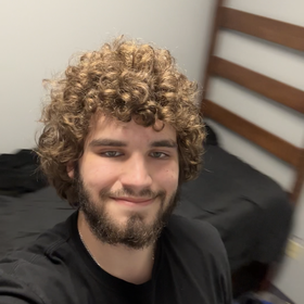 Avery King’s headshot.