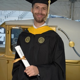 Constantine Caras’ headshot.