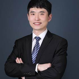 Chenyu Zhu’s headshot.