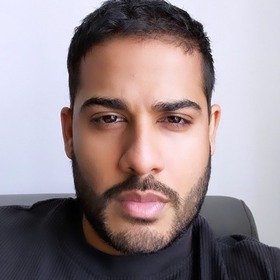 Tawhir Hoosein’s headshot.