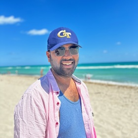 Vinayak Vaish’s headshot.