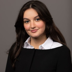 Sofia Isaac’s headshot.