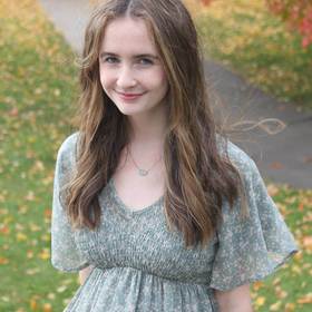 Annabeth Morris’ headshot.