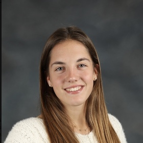 Elizabeth Riedell’s headshot.