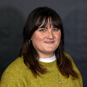 Zoe Evans’ headshot.
