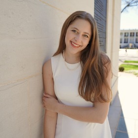 Samantha Simmons’ headshot.