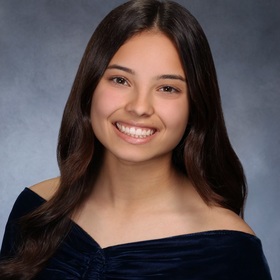 Samantha Santos’ headshot.