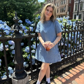 Phoebe Alves’ headshot.