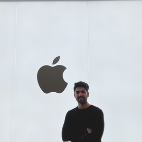 Ayush Barot’s headshot.