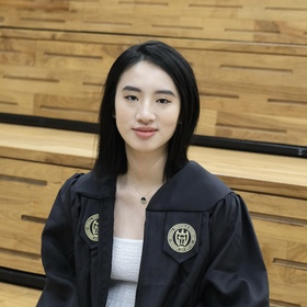 Lea Li’s headshot.