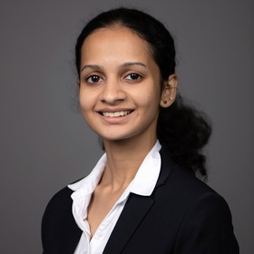 Varsha Srinivasan’s headshot.
