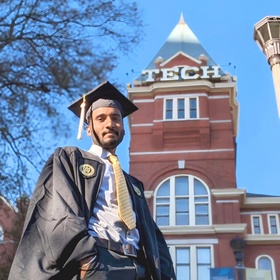Hitesh Thakkar’s headshot.