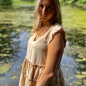 Sarah Davidson’s headshot.