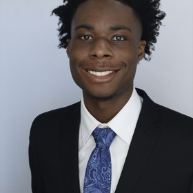 Dontray Chisolm’s headshot.