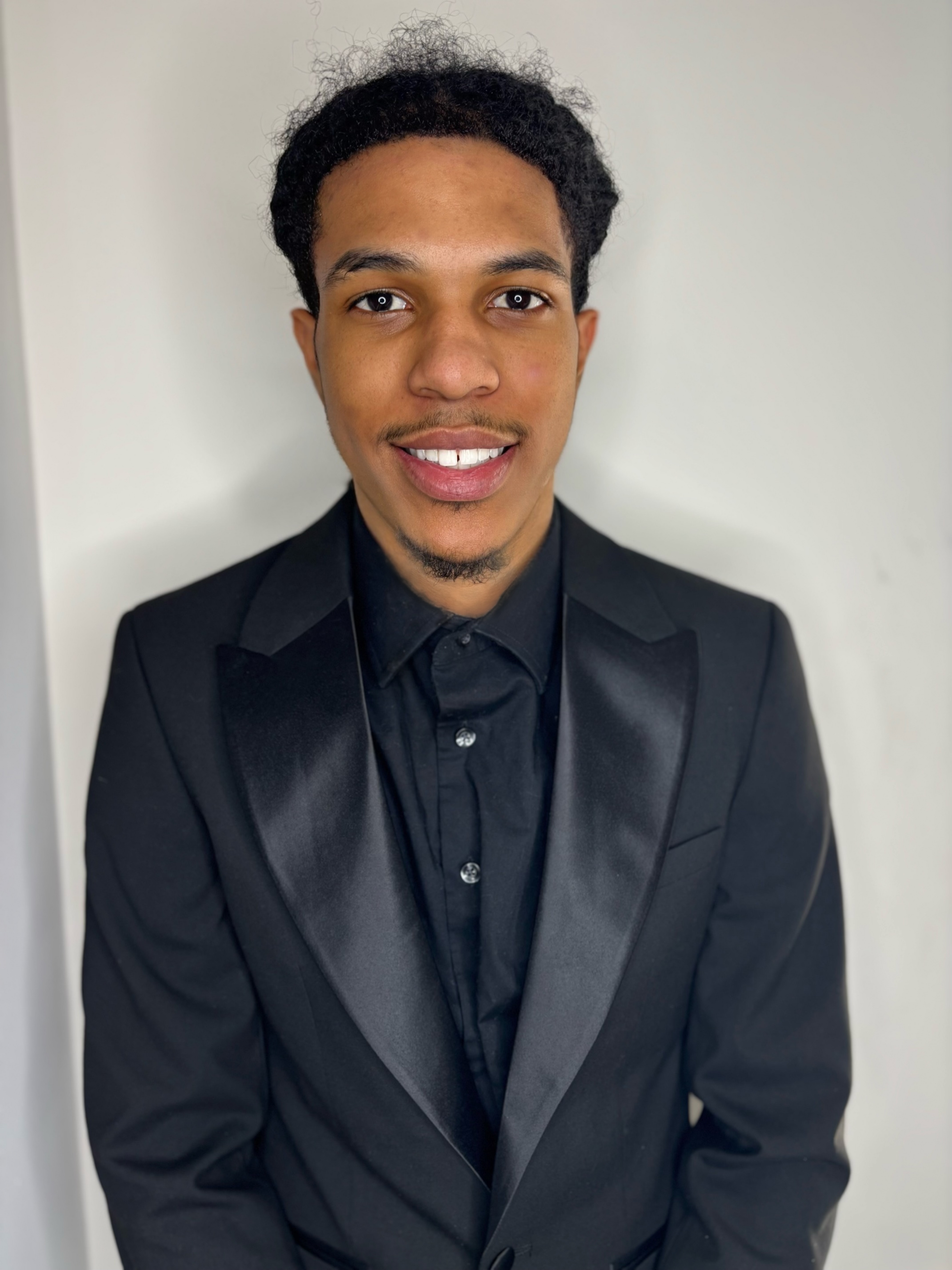 Placeholder headshot for Eron Freeman.