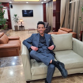 Nathan Araia’s headshot.