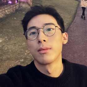 Qinrui Li’s headshot.