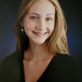 Elizabeth Shannon’s headshot.