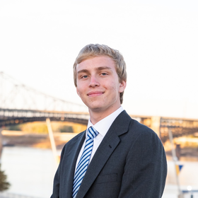 Shey Delahunt’s headshot.