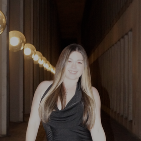 Ashley Lamoureux’s headshot.
