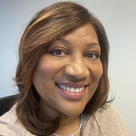 Mae Whiteside Williams’ headshot.