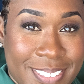 Sad'E Roberts’ headshot.