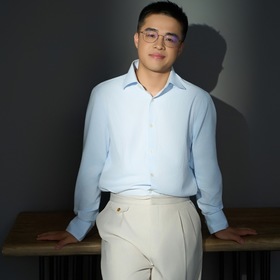 Zhejian Peng’s headshot.