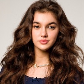 Hannah Lang’s headshot.