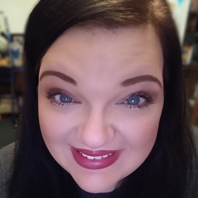 Jennifer Iles’ headshot.