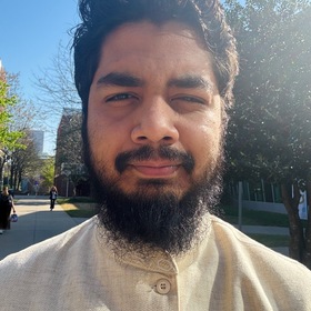 Farshid Khan’s headshot.