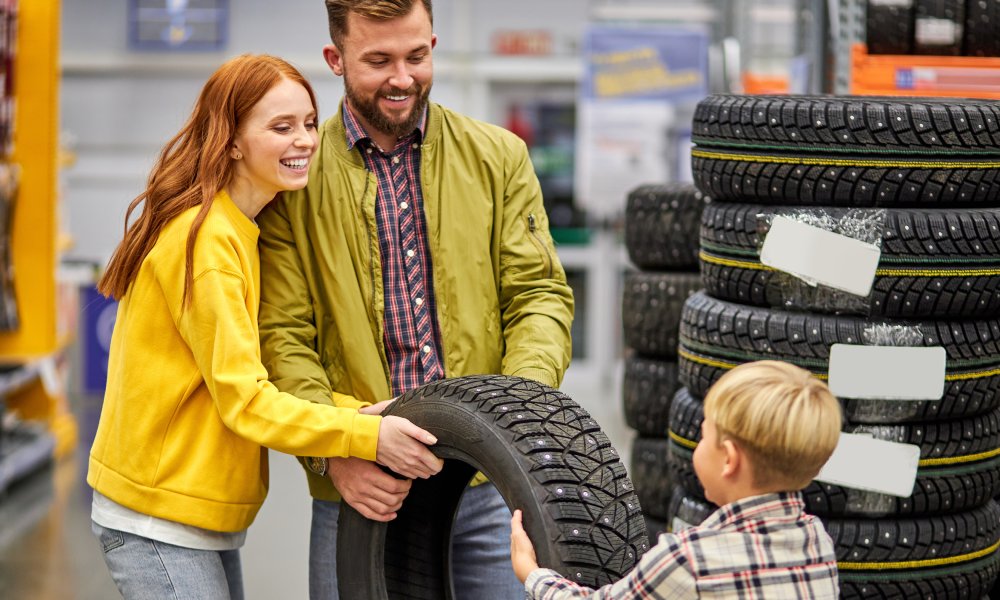 https://s3.amazonaws.com/rnrtires.com/wp-content/uploads/2025/07/23200217/JSATires-379065-FamilyTireStore-BlogBanner1.jpg