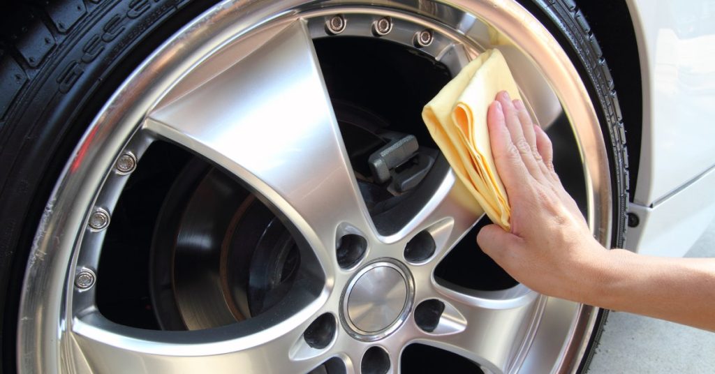 https://s3.amazonaws.com/rnrtires.com/wp-content/uploads/2025/10/20210647/JSATires-396212-WheelClothHand-BlogBanner1-1024x536.jpg