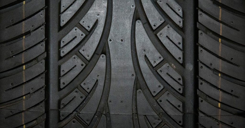 https://s3.amazonaws.com/rnrtires.com/wp-content/uploads/2026/01/14194740/JSATires-402789-Tread-Pattern-Rubber-BlogBanner1-1024x536.jpg
