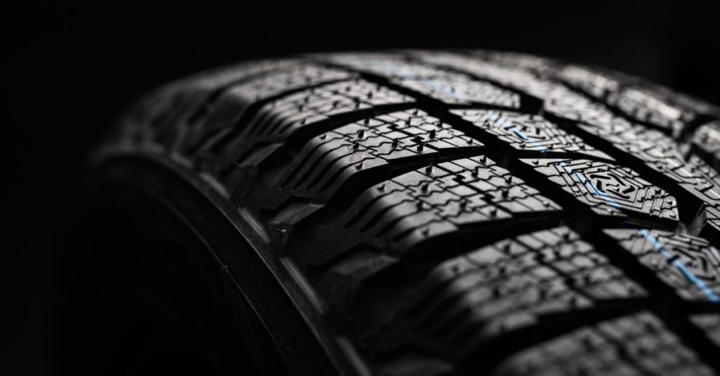 https://s3.amazonaws.com/rnrtires.com/wp-content/uploads/2026/01/14200559/JSATires-408245-WinterTireTread-BlogBanner1-1024x536.jpg