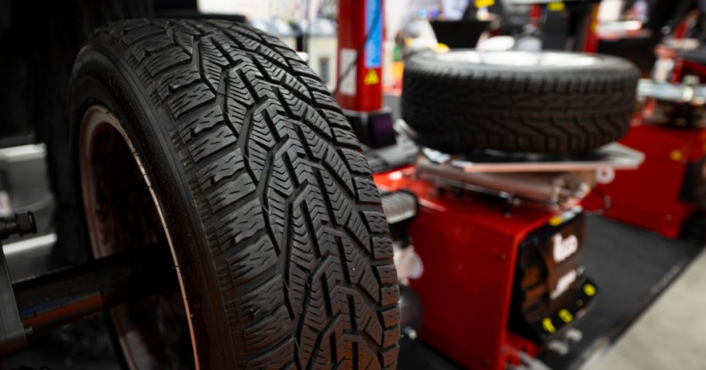 https://s3.amazonaws.com/rnrtires.com/wp-content/uploads/2026/05/05154318/gulfcoastrnr-445505-tire-flat-balancing-blogbanner-1-1024x536.jpg