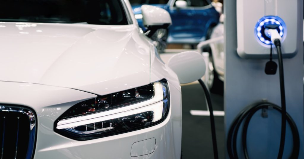 https://s3.amazonaws.com/rnrtires.com/wp-content/uploads/2026/06/01193210/JSATires-436346-Car-Charging-Battery-BlogBanner1-1024x536.jpg